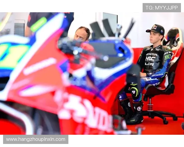 MotoGP赛场争夺激烈新秀崛起冠军格局再塑竞争波澜起伏不断